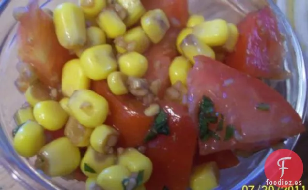 Ensalada de Maíz, Tomate y Albahaca