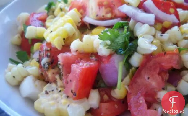 Ensalada De Maíz Dulce Y Tomate Con Cilantro Fresco
