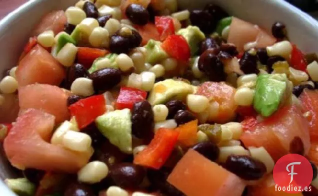 Ensalada de Frijoles Negros y Maíz
