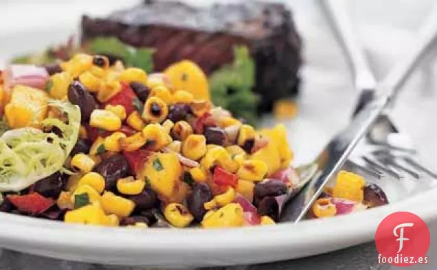 Ensalada de Maíz Tostado, Frijoles Negros y Mango