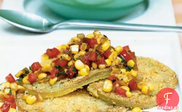 Ensalada de Tomate Verde Frito con Salsa de Maíz Caliente