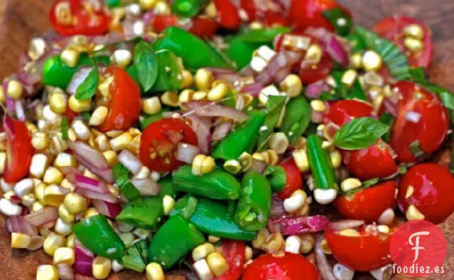Cena de esta noche: Ensalada de Maíz Crudo, Tomate y Guisantes a presión de Amagansett
