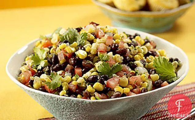 Ensalada de Maíz Tostado, Frijoles Negros y Tomate