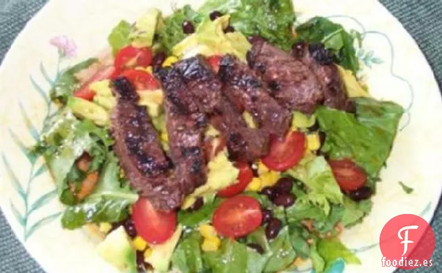 Ensalada de Bistec, Aguacate y Frijoles