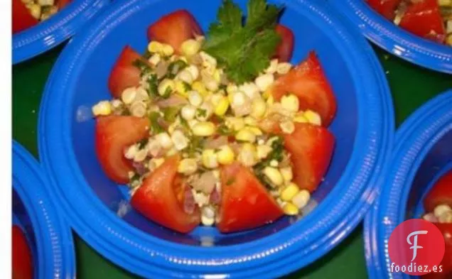 Ensalada De Tomate De Verano Con Salsa De Maíz