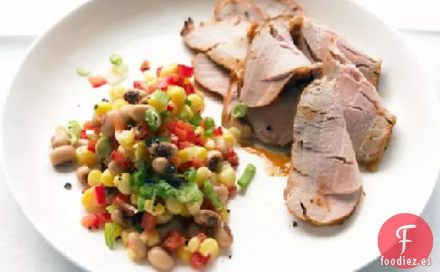 Cerdo Asado con Ensalada de Guisantes de Ojos Negros