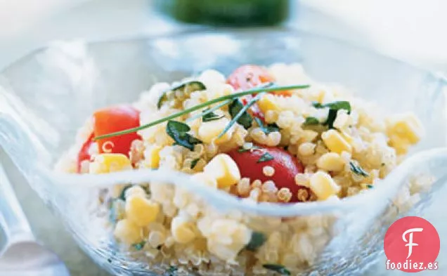 Ensalada de Quinua, Maíz y Tomate con Aceite Infundido de Cebollino