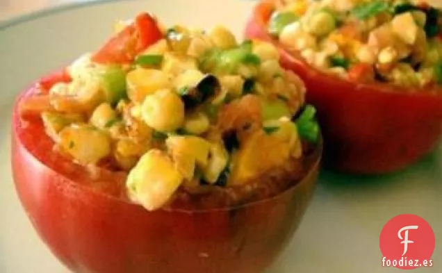 Tomates Rellenos con Ensalada de Maíz a la Parrilla