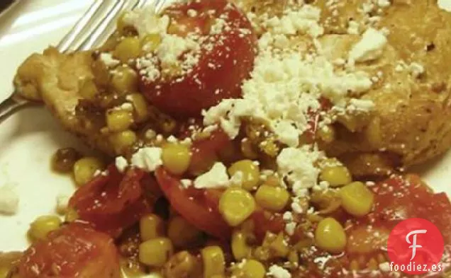 Pollo Griego Con Ensalada Tibia De Tomate Y Maíz