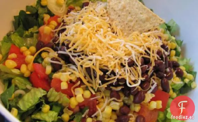 Ensalada Suroeste Con Aderezo De Aguacate Y Lima