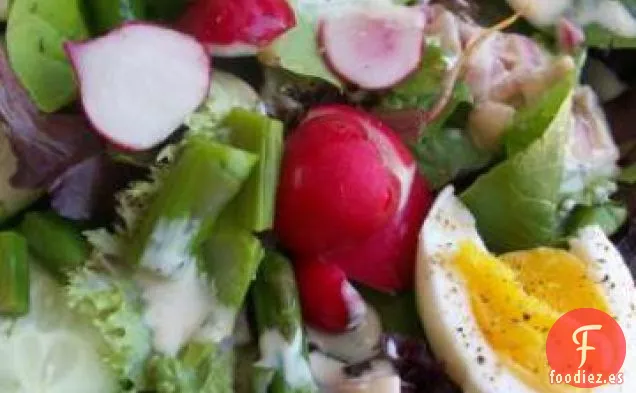 Ensalada De Primavera Con Aderezo De Crema De Suero De Leche