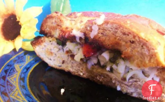 Sándwich de Pimienta Asada y Mozzarella Con Puré De Albahaca