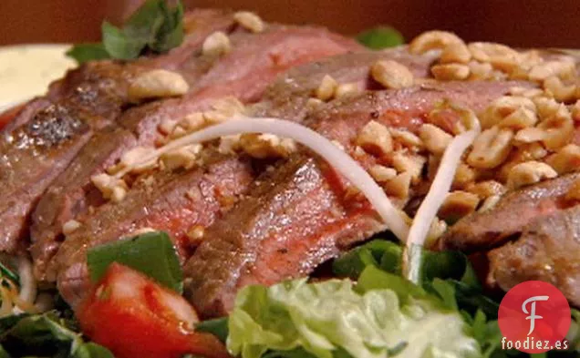 Ensalada de Carne con Vinagreta de Maní y Lima