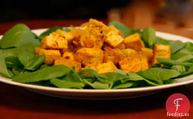 Tofu al Curry sobre Berros