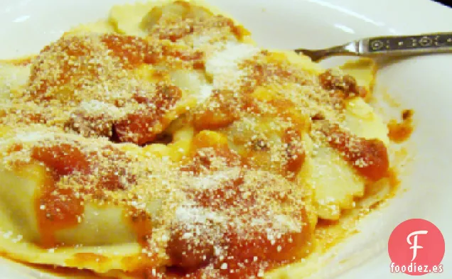 Ravioles Con Tomates, Frijoles Blancos y Escarola