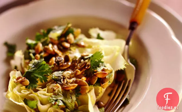 Corazones de Escarola con Vinagreta de Semilla de Calabaza de Limón