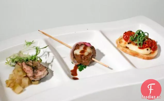 Carne de Cerdo Sazonada con Cacao, Café y Chile con Chutney de Manzana y Pera