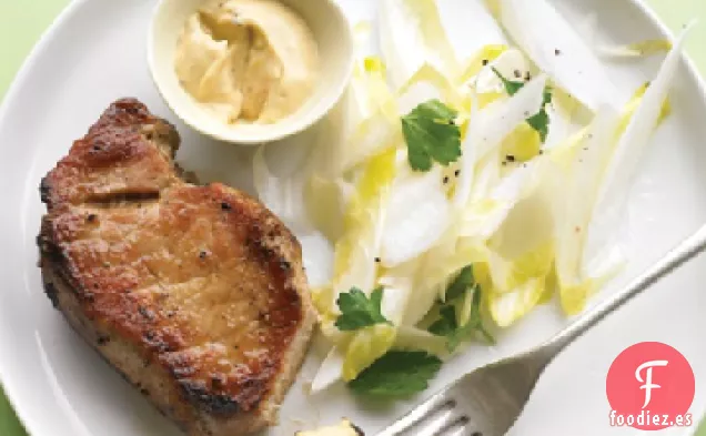 Chuletas de Cerdo con Ensalada de Escarola y Mostaza de Alcaravea