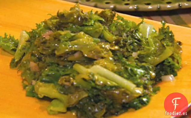 Escarola Salteada con Chalotes y Aceite de Chile Caliente