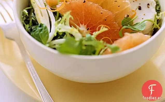 Lechugas Mixtas con Pomelo, Queso de Cabra y Pimienta Negra