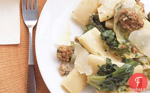 Pasta con Salchichas y Escarola