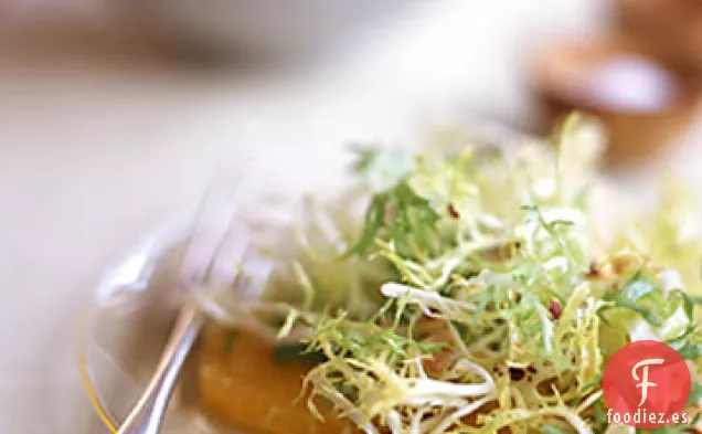 Ensalada de Frisee, Naranja y Avellanas Tostadas