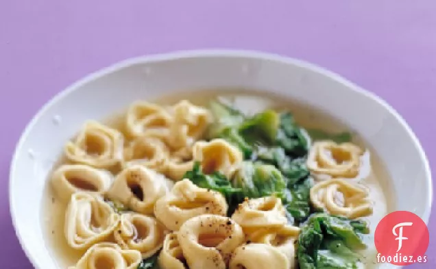 Tortellini en Caldo con Escarola