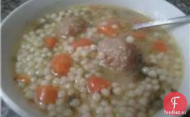 Minestra (Sopa de Escarola y Albóndigas Pequeñas)