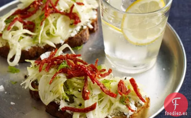 Tostadas con Hinojo y Tomates Secados al Sol