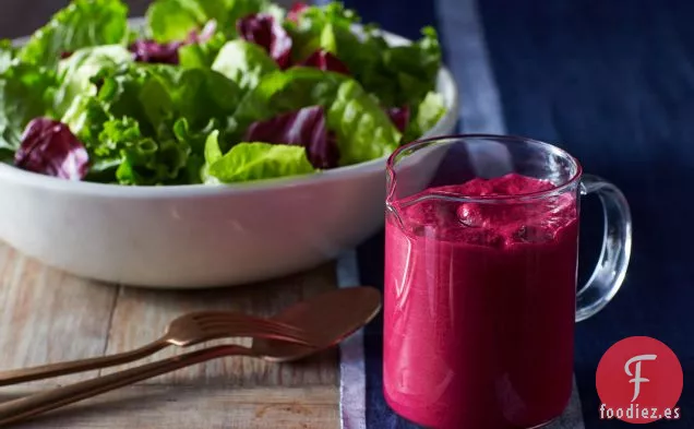 Ensalada Verde con Aderezo de Remolacha
