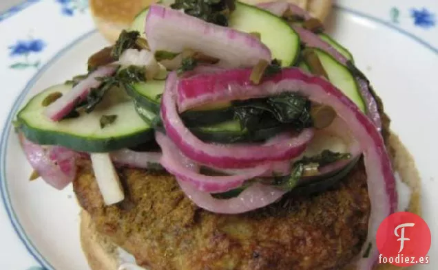 Hamburguesas De Pollo Tandoori Con Pepinos Acuñados