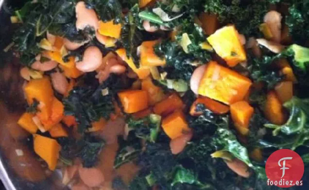 Ragú de Calabaza, Frijoles Blancos y Col Rizada (Vegano)