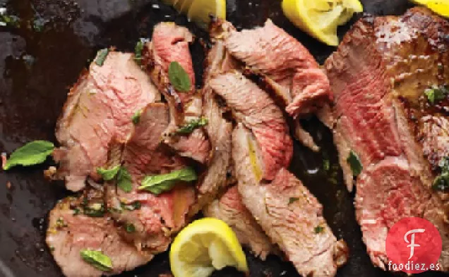 Pierna de Cordero a la Parrilla con Ajo y Menta