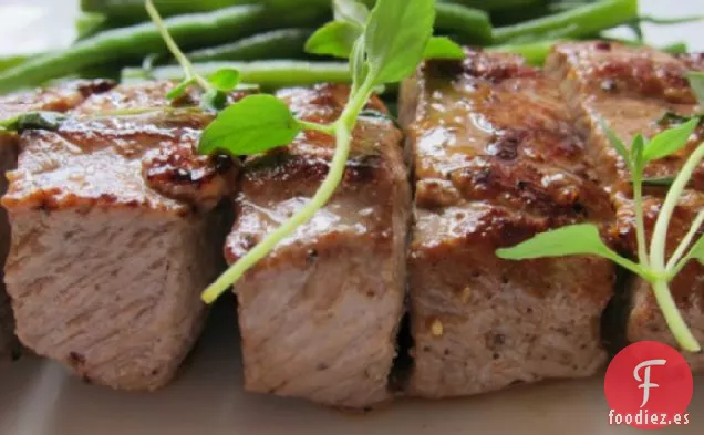 Brochetas Tiernas de Cordero con Tomillo y Judías Verdes