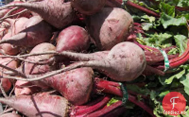 Verduras De Remolacha Salteadas Con Tofu Y Arroz Integral