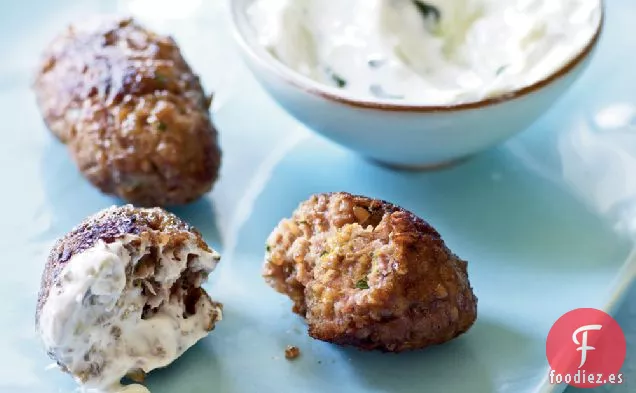 Albóndigas de Kibbeh con Salsa de Yogur Especiado
