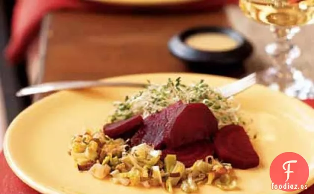Ensalada de Remolacha y Puerro con Aderezo de Maní