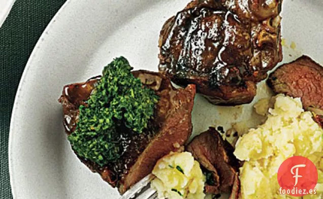 Chuletas de Cordero a la Parrilla y Chimichurri de Menta