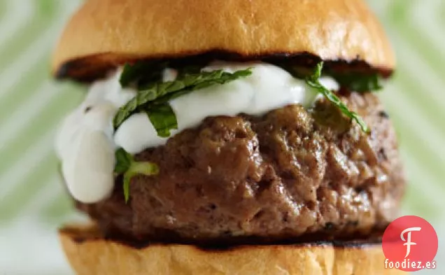 Sliders de Cordero a la Parrilla con Yogur de Menta