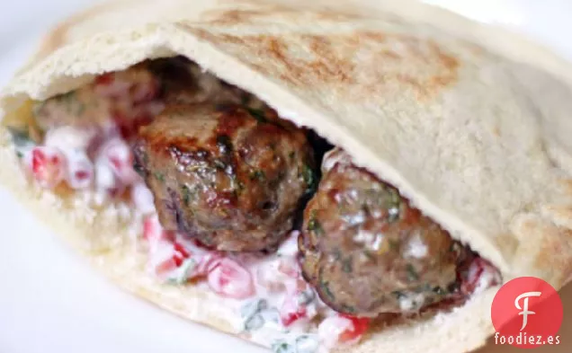 Albóndigas de Cordero con Yogur y Salsa de Semillas de Granada