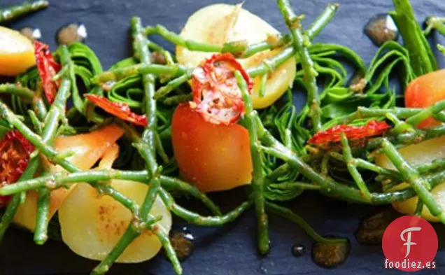 Ensalada De Remolacha Dorada Y Samphire Con Aderezo De Tocino Caliente