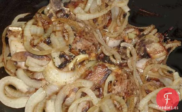 Chuletas de Cordero A la Parrilla Con Cebolla y Salsa de Jerez