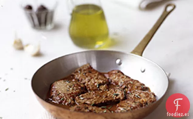 Medallones de Cordero con Salsa de Vino de Oliva Negro