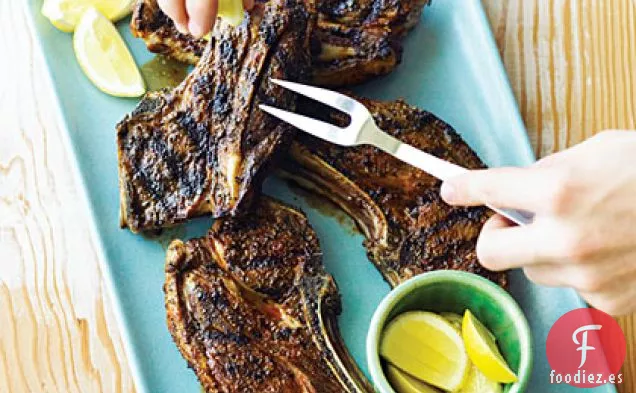 Chuletas de Hombro de Cordero a la Parrilla con Rub de Pimentón