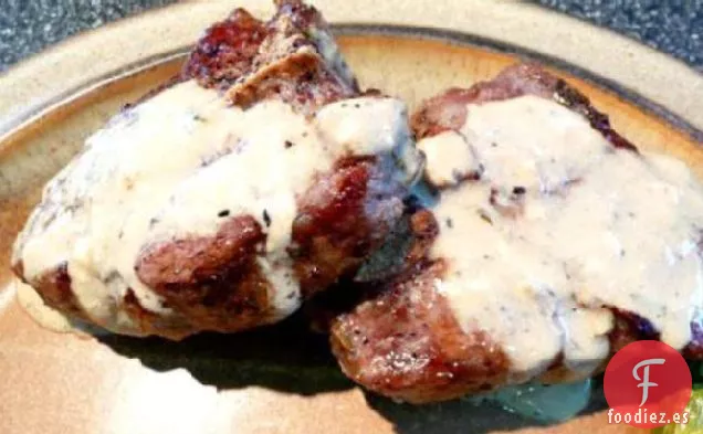 Chuletas de Cordero Chamuscadas Con Reducción De Vino Blanco Con Queso De Cabra
