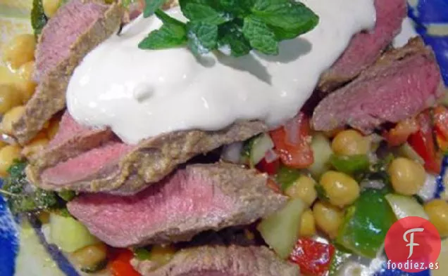 Ensalada Mediterránea de Cordero con Garbanzos y Tomate