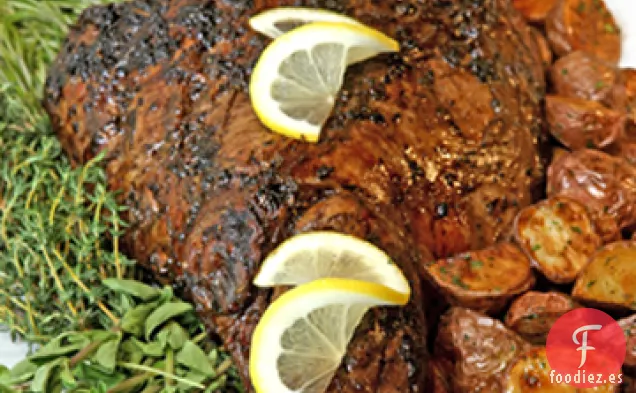 Pierna de Cordero Asada con Ajo y Hierbas