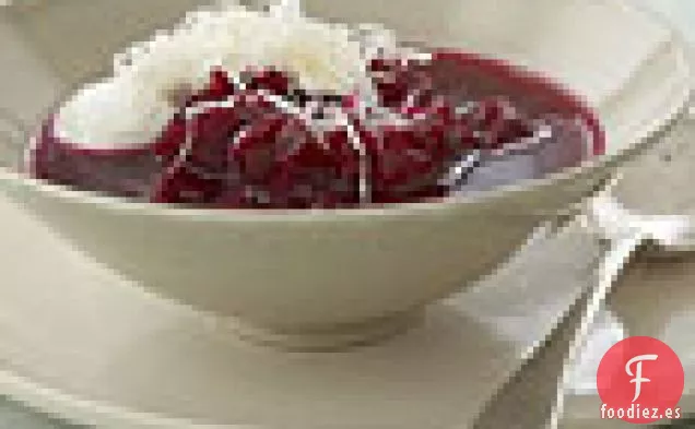 Sopa de Remolacha con Crema de Rábano Picante