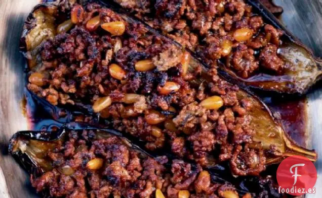 Berenjena Rellena con Cordero y Piñones de Jerusalén