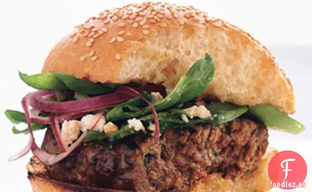Hamburguesas de Cordero Griegas con Ensalada de Espinacas y Cebolla Roja